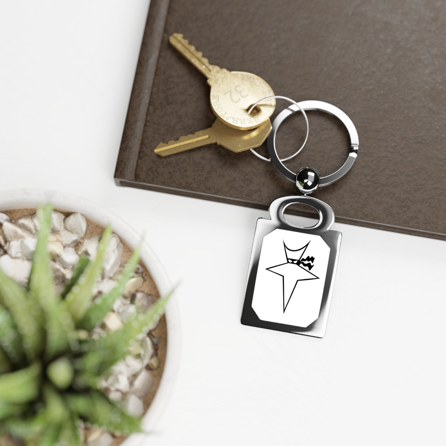 WHITE T KNIGHT KEYCHAIN